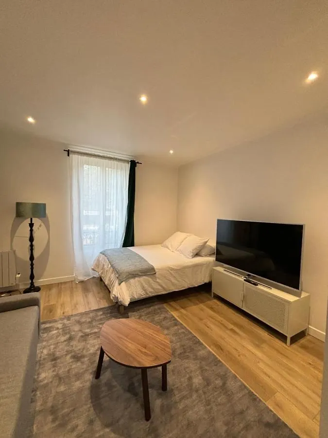 Le Joli Appartement - Parking Gratuit, Wifi, Rer C Choisy-Le-Roi 0*,